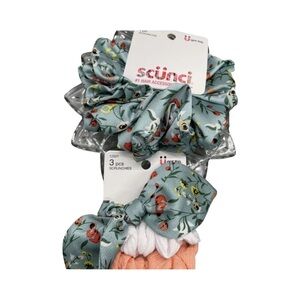 Scunci Floral Hair Accessories 4 pc Set